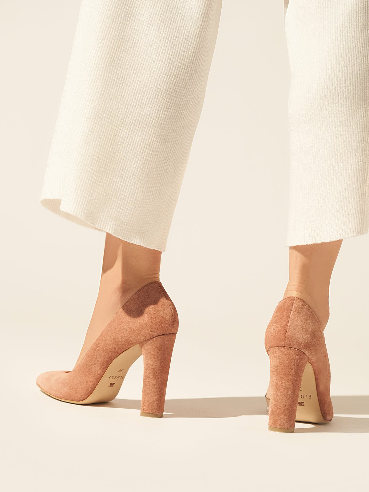 Heeled leather pumps in dusty pink suede