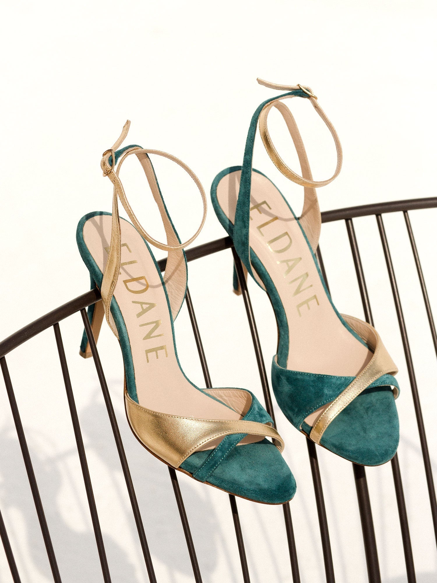 Heeled leather sandals in petrol and gold