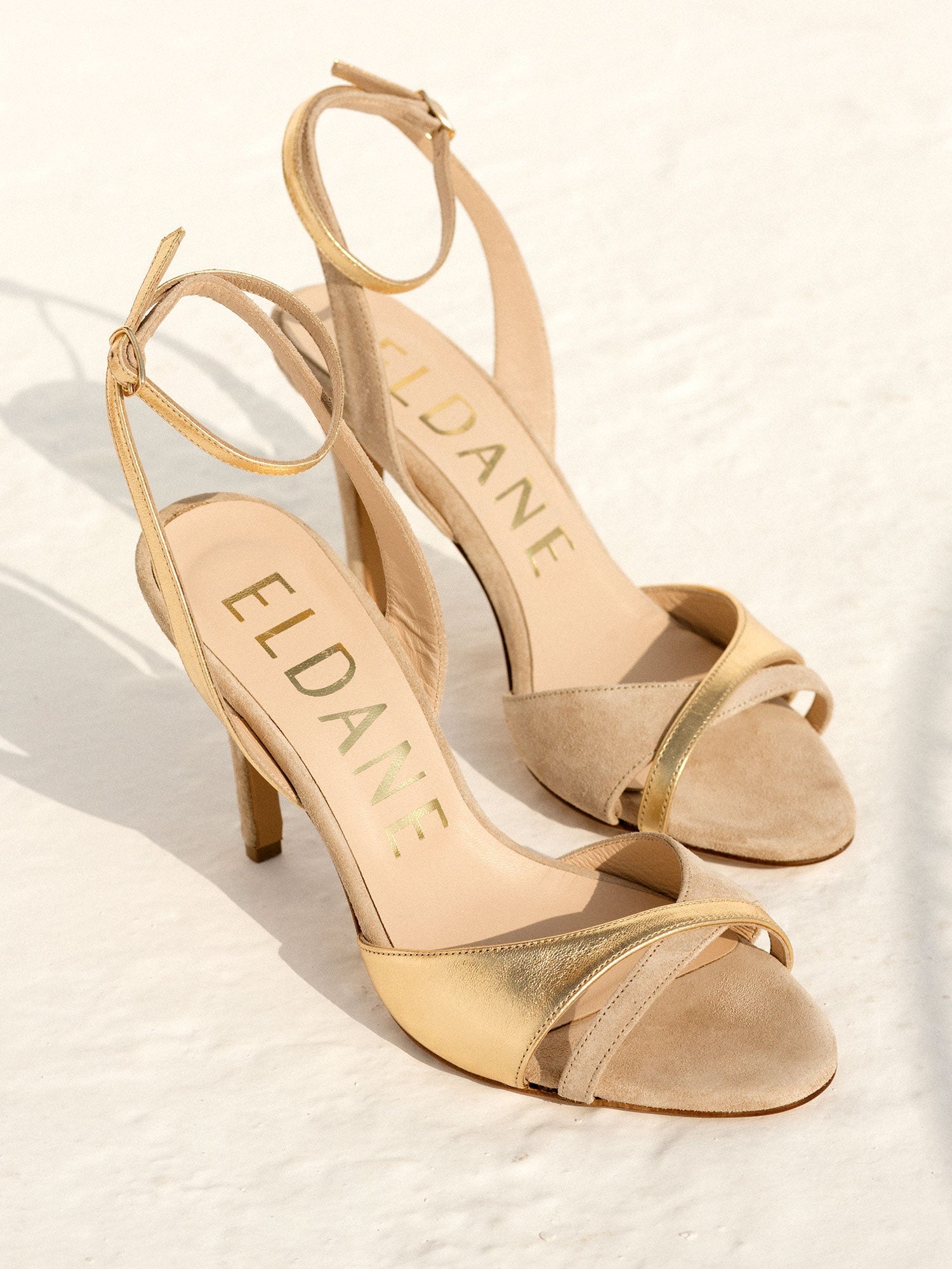 Heeled leather sandals in sand and gold