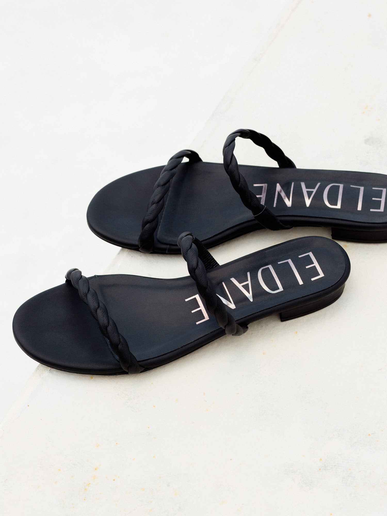 Flat leather sandals in black