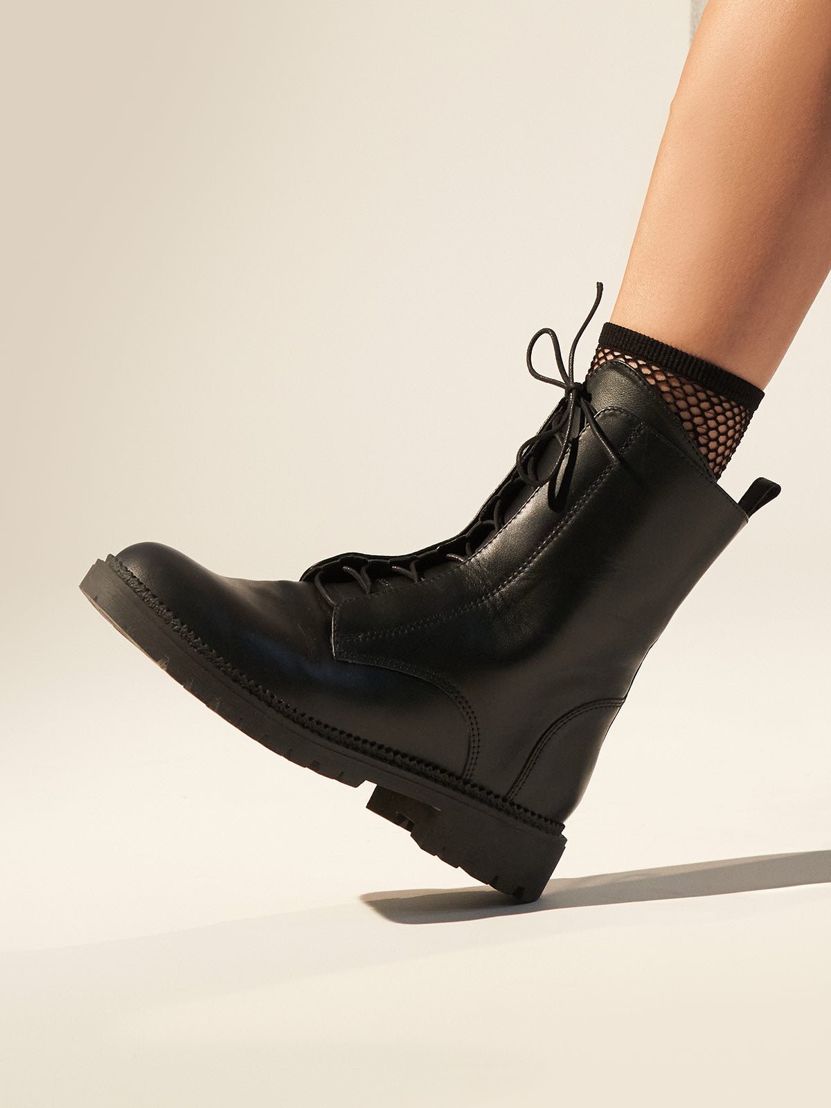 Combat leather boots in black leather